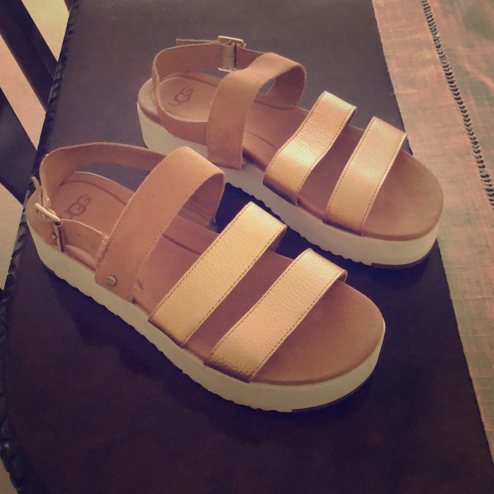Ugg Braelynn Flatform sandal